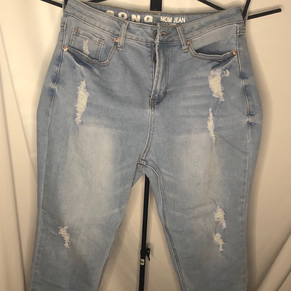 High rise mom jeans size 11/30 (it’s about an 8)